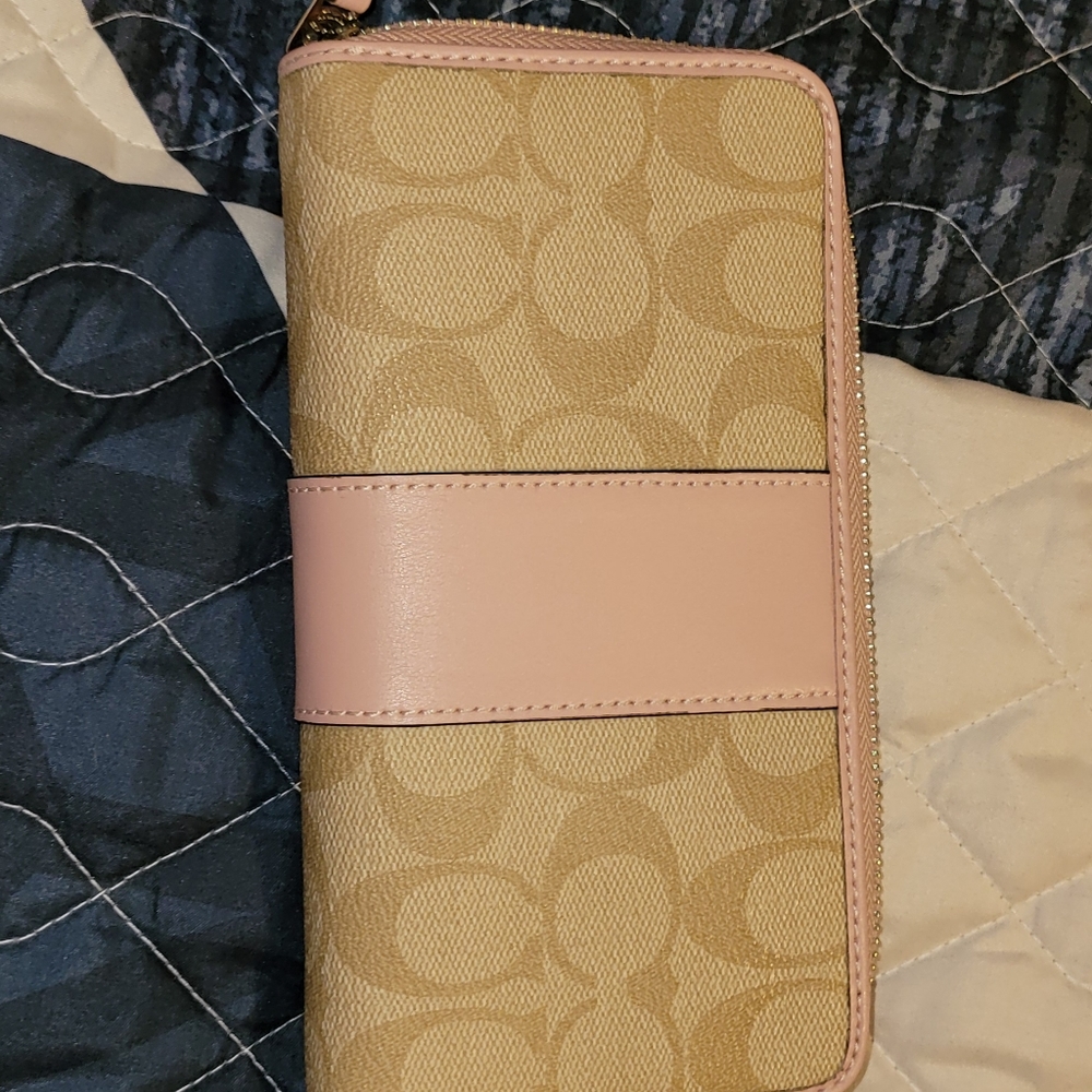 Coach - Picture 5 of 6